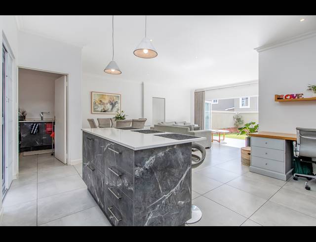 3 BEDROOM TOWNHOUSE FOR SALE IN DOUGLASDALE